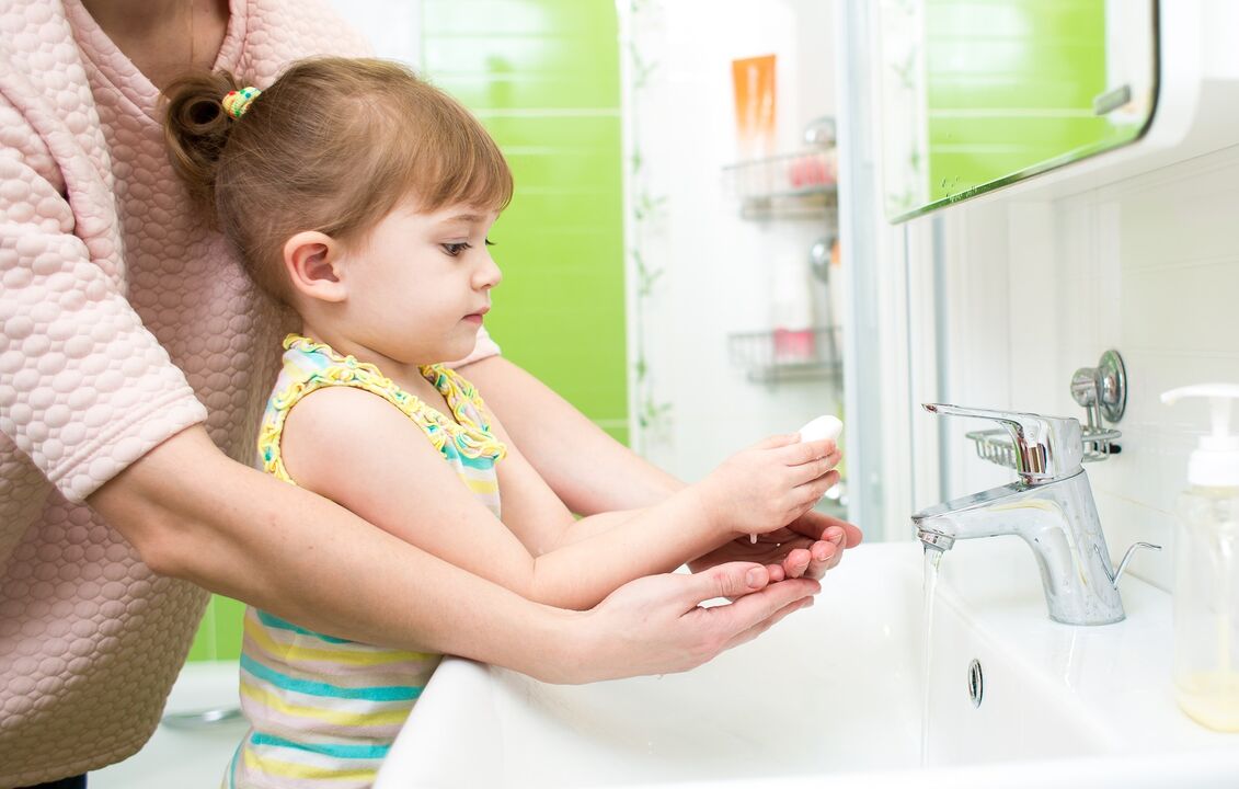 Waschen Sie Ihre Hände mit Seife, um eine Parasiteninfektion zu vermeiden