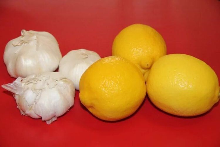 Knoblauch und Zitrone gegen Parasiten